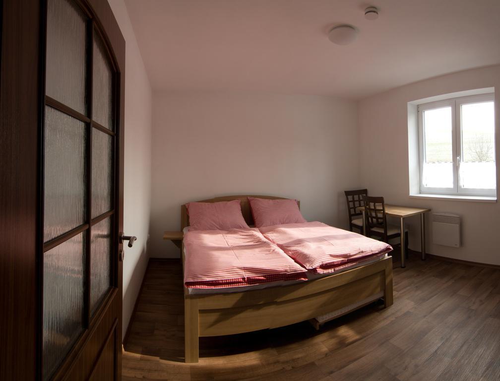 Penzion U Sklepu Otel Hovorany Dış mekan fotoğraf