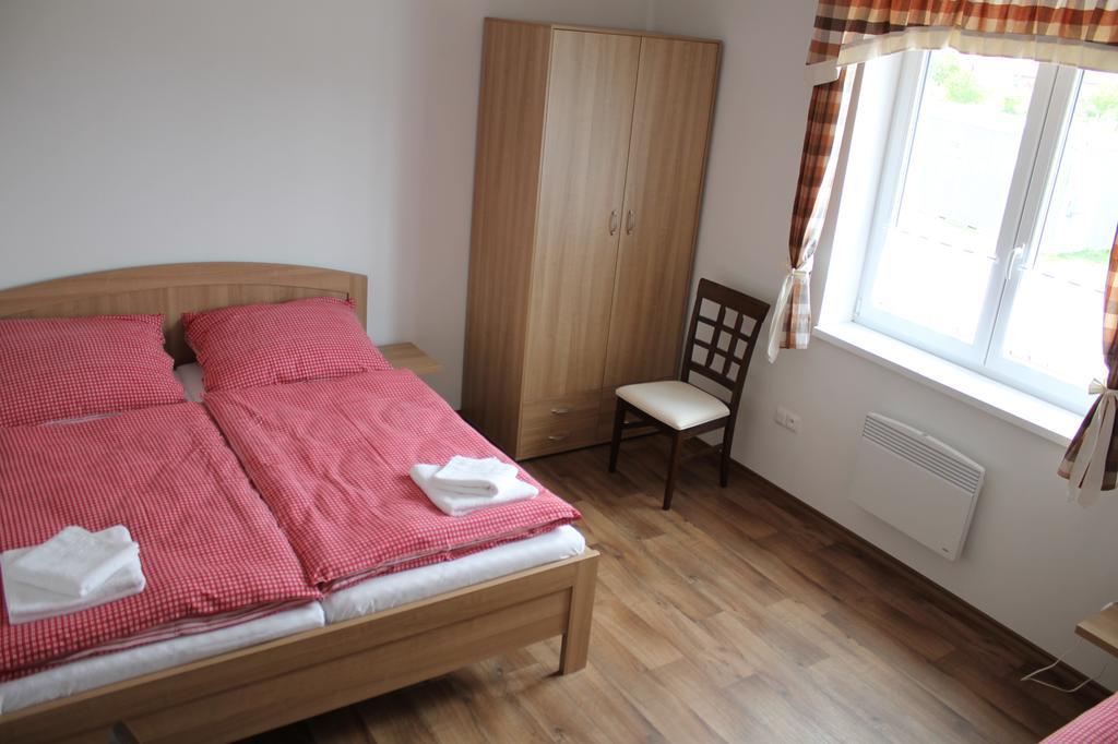 Penzion U Sklepu Otel Hovorany Dış mekan fotoğraf